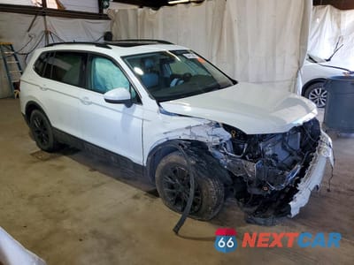 Czwarte zdjęcie samochodu z boku: 2019 VOLKSWAGEN TIGUAN SE VIN:3VV2B7AX0KM029426 - miniatura