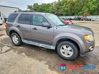 Czwarte zdjęcie samochodu z boku: 2009 FORD ESCAPE XLT VIN:1FMCU03G89KB29613 - miniatura