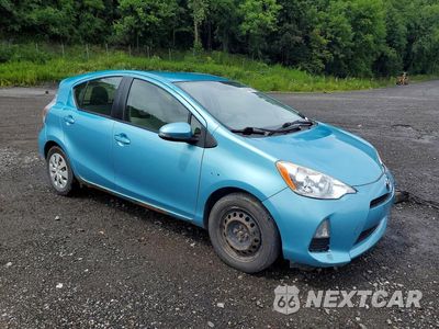 Czwarte zdjęcie samochodu z boku: 2014 TOYOTA PRIUS C ONE VIN:JTDKDTB39E1072967 - miniatura