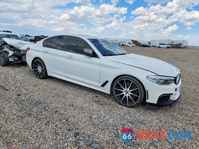 Czwarte zdjęcie samochodu z boku: 2018 BMW M550XI VIN:WBAJB9C54JB035377 - miniatura