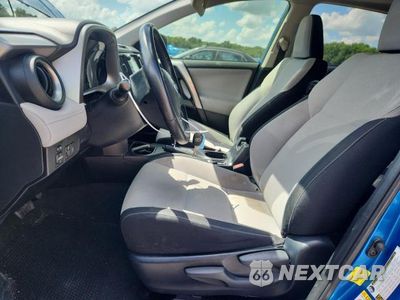 Zdjęcie 7 z 14 samochodu: 2017 TOYOTA RAV4 XLE VIN:JTMWFREV6HJ113457 - miniatura