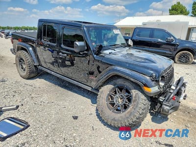 Czwarte zdjęcie samochodu z boku: 2021 JEEP GLADIATOR RUBICON VIN:1C6JJTBM3ML603622 - miniatura