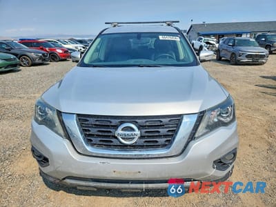 Piąte zdjęcie samochodu w środku: 2018 NISSAN PATHFINDER SL VIN:5N1DR2MM3JC611670 - miniatura