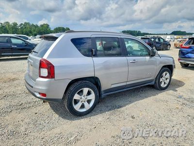 Trzecie zdjęcie samochodu z tyłu: 2016 JEEP COMPASS LATITUDE VIN:1C4NJCEB0GD704863 - miniatura