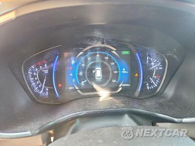 Zdjęcie 9 z 14 samochodu: 2019 HYUNDAI SANTA FE SEL 2.4L VIN:5NMS33AD2KH079418 - miniatura