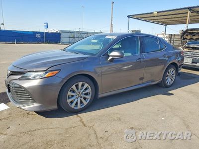 2020 TOYOTA CAMRY LE 4T1C11BK8LU006037 - główne zdjęcie licytacji z USA - miniatura