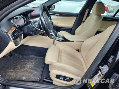 Zdjęcie 7 z 12 samochodu: 2019 BMW 530 XI VIN:WBAJA7C56KWW38591 - miniatura