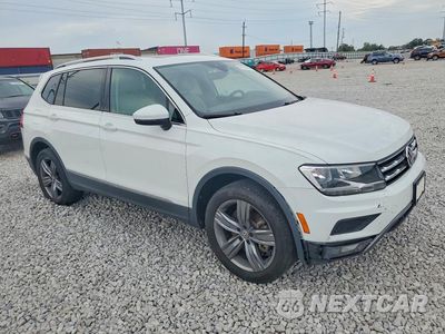 Czwarte zdjęcie samochodu z boku: 2020 VOLKSWAGEN TIGUAN SE VIN:3VV2B7AX5LM025518 - miniatura