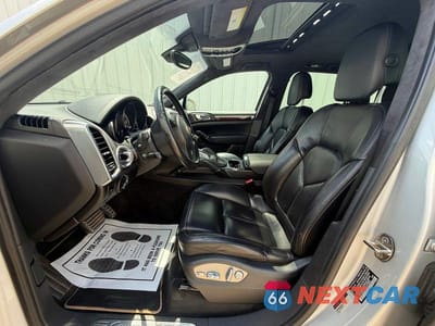 Piąte zdjęcie samochodu w środku: 2014 PORSCHE CAYENNE GTS VIN:WP1AD2A22ELA75002 - miniatura