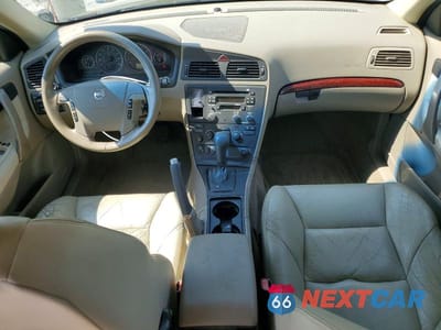 Zdjęcie 8 z 13 samochodu: 2004 VOLVO V70 FWD VIN:YV1SW59V342403042 - miniatura