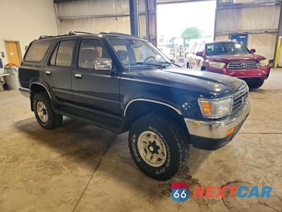Czwarte zdjęcie samochodu z boku: 1994 TOYOTA 4RUNNER SR5 V6 VIN:JT3VN39W4R8062830 - miniatura
