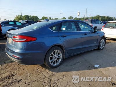 Trzecie zdjęcie samochodu z tyłu: 2019 FORD FUSION SE VIN:3FA6P0LU2KR131105 - miniatura
