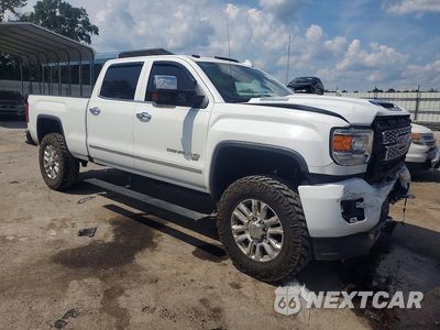 Czwarte zdjęcie samochodu z boku: 2018 GMC SIERRA K2500 DENALI VIN:1GT12UEYXJF285633 - miniatura