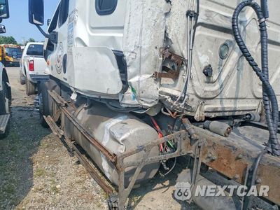 Zdjęcie 14 z 14 samochodu: 2018 FREIGHTLINER CASCADIA 125 SEMI TRUCK VIN:1FUJGLDR4JLJZ8651 - miniatura