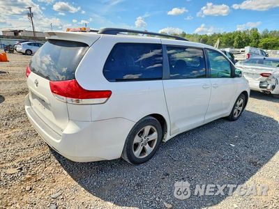Trzecie zdjęcie samochodu z tyłu: 2014 TOYOTA SIENNA LE VIN:5TDKK3DC1ES474102 - miniatura
