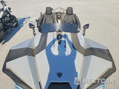 Piąte zdjęcie samochodu w środku: 2022 POLARIS SLINGSHOT S VIN:57XAASHDXN8150685 - miniatura
