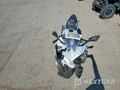 Piąte zdjęcie samochodu w środku: 2025 KAWASAKI EX500 VIN:ML5EXGG16SDA71298 - miniatura