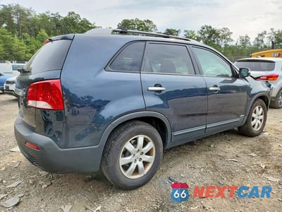 Trzecie zdjęcie samochodu z tyłu: 2012 KIA SORENTO LX VIN:5XYKTDA22CG299707 - miniatura