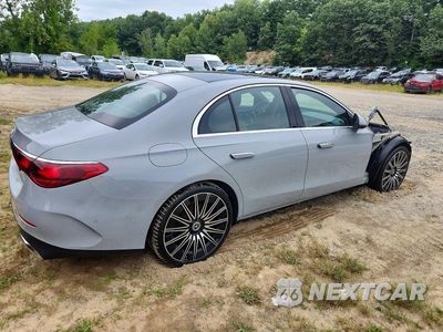 Trzecie zdjęcie samochodu z tyłu: 2026 MERCEDES-BENZ E 350 VIN:W1KLF4GBXTA203539 - miniatura