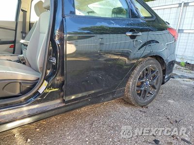 Zdjęcie 13 z 14 samochodu: 2015 FORD FOCUS SE VIN:1FADP3F24FL286875 - miniatura