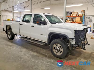 Czwarte zdjęcie samochodu z boku: 2018 GMC SIERRA K2500 HEAVY DUTY VIN:1GT12REY8JF224858 - miniatura
