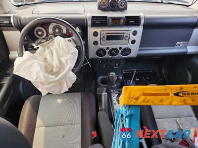 Zdjęcie 8 z 13 samochodu: 2014 TOYOTA FJ CRUISER BASE VIN:JTEBU4BFXEK193867 - miniatura
