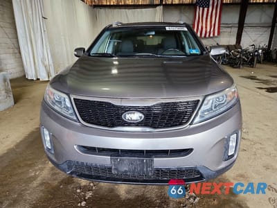 Piąte zdjęcie samochodu w środku: 2015 KIA SORENTO LX VIN:5XYKTDA67FG569747 - miniatura
