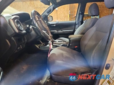 Zdjęcie 7 z 12 samochodu: 2016 TOYOTA TACOMA TRD SPORT VIN:5TFDZ5BN2GX011211 - miniatura