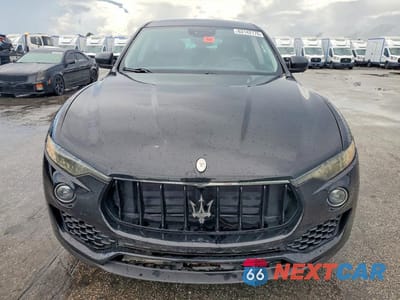 Piąte zdjęcie samochodu w środku: 2017 MASERATI LEVANTE VIN:ZN661XUA7HX237671 - miniatura