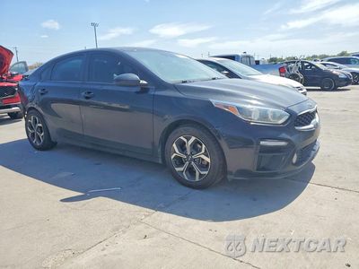 Czwarte zdjęcie samochodu z boku: 2019 KIA FORTE LXS VIN:3KPF24AD1KE011581 - miniatura