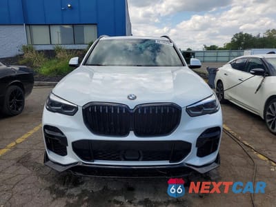 Piąte zdjęcie samochodu w środku: 2022 BMW X5 M50I VIN:5UXJU4C05N9J99947 - miniatura