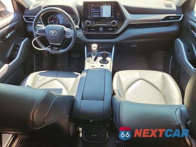 Zdjęcie 8 z 13 samochodu: 2021 TOYOTA HIGHLANDER XLE VIN:5TDHZRBH1MS109151 - miniatura