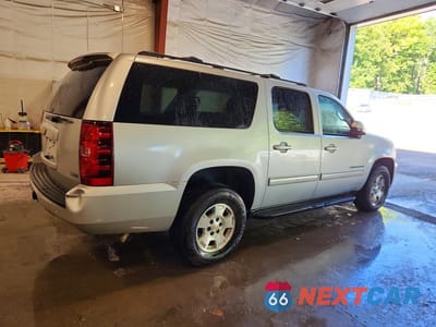 Trzecie zdjęcie samochodu z tyłu: 2012 CHEVROLET SUBURBAN K1500 LS VIN:1GNSKHE70CR246724 - miniatura
