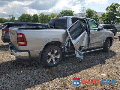 Trzecie zdjęcie samochodu z tyłu: 2019 RAM 1500 LARAMIE VIN:1C6SRFJT7KN536029 - miniatura