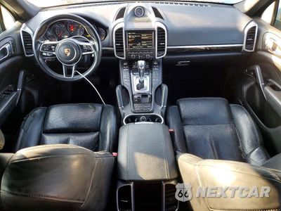 Zdjęcie 8 z 13 samochodu: 2016 PORSCHE CAYENNE VIN:WP1AA2A2XGKA14109 - miniatura