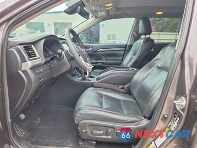 Zdjęcie 7 z 12 samochodu: 2019 TOYOTA HIGHLANDER LIMITED PLATINUM VIN:5TDYZRFH5KS333756 - miniatura