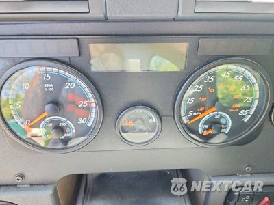 Zdjęcie 9 z 13 samochodu: 2018 FREIGHTLINER CASCADIA 125 VIN:3AKJGEDR1JDKC8706 - miniatura