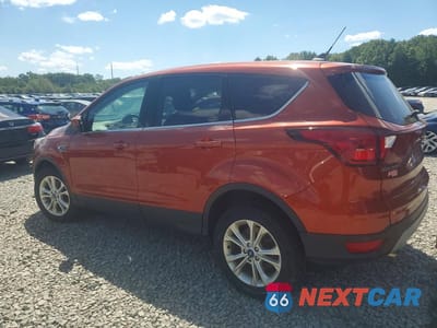 Drugie zdjęcie samochodu z przodu: 2019 FORD ESCAPE SE VIN:1FMCU9GD4KUB09633 - miniatura