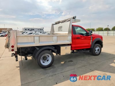 Trzecie zdjęcie samochodu z tyłu: 2024 FORD F550 SUPER DUTY DUMP TRUCK VIN:1FDUF5HN8RDA25596 - miniatura