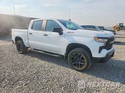 Czwarte zdjęcie samochodu z boku: 2024 CHEVROLET SILVERADO K1500 LT TRAIL BOSS VIN:3GCUDFEL4RG107220 - miniatura