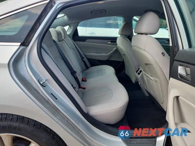Zdjęcie 10 z 12 samochodu: 2019 HYUNDAI SONATA SEL VIN:5NPE34AF7KH784450 - miniatura