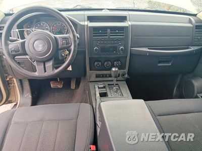 Zdjęcie 8 z 12 samochodu: 2011 JEEP LIBERTY SPORT VIN:1J4PN2GK9BW524812 - miniatura
