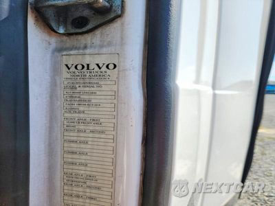 Zdjęcie 11 z 12 samochodu: 2018 VOLVO VNL SEMI TRUCK VIN:4V4N39TG3JN892442 - miniatura