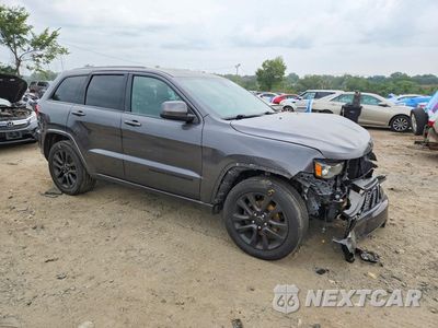 Czwarte zdjęcie samochodu z boku: 2019 JEEP GRAND CHEROKEE LAREDO VIN:1C4RJFAG5KC702822 - miniatura