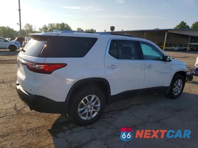 Trzecie zdjęcie samochodu z tyłu: 2018 CHEVROLET TRAVERSE LT VIN:1GNERGKW1JJ281881 - miniatura