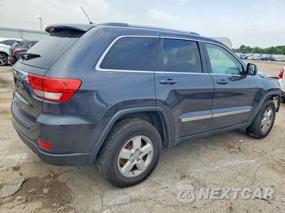 Trzecie zdjęcie samochodu z tyłu: 2013 JEEP GRAND CHEROKEE LAREDO VIN:1C4RJFAG3DC641828 - miniatura