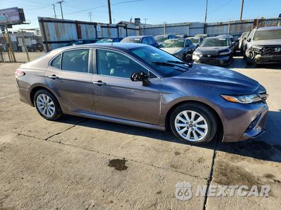 Czwarte zdjęcie samochodu z boku: 2019 TOYOTA CAMRY LE VIN:4T1B11HK1KU708900 - miniatura