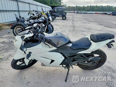 Trzecie zdjęcie samochodu z tyłu: 2011 KAWASAKI EX250 J VIN:JKAEXMJ18BDA86666 - miniatura