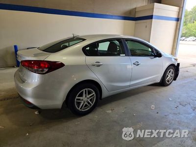 Trzecie zdjęcie samochodu z tyłu: 2017 KIA FORTE LX VIN:3KPFK4A75HE013630 - miniatura