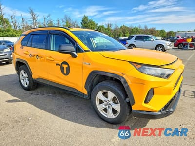 Czwarte zdjęcie samochodu z boku: 2019 TOYOTA RAV4 LE VIN:2T3LWRFV0KW001280 - miniatura